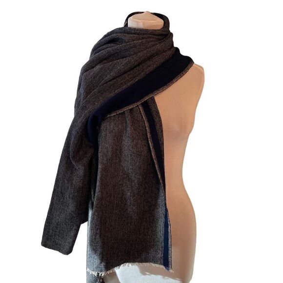 Banana Republic Rebecca Chevron Preppy Navy Scarf Gift Holiday Christmas Rare Re - Picture 1 of 7